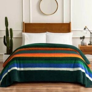 Pendleton Sherpa Ultra Soft and Cozy Sherpa Blanket, Grand Canyon in Green, King